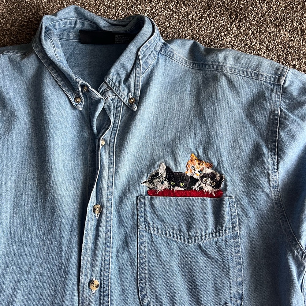 ⭐️Vintage Denim Shirt with Cat Embroidery - Picture 4 of 8